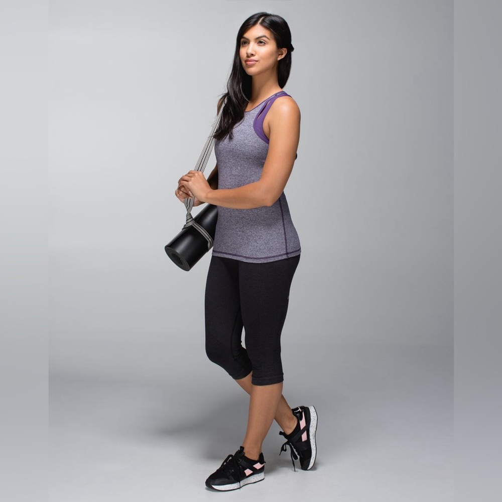 Lululemon Inspiration Tank Women’s Size 6 US‎ Purple Grape Built-In Bra - Picture 3 of 14